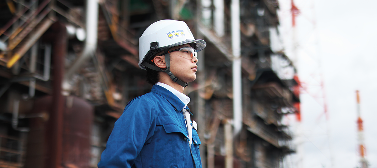 エチレンプラントを監視し、正常稼働を支えるのがミッション。